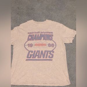 Amazing Condition Oversized Boyfriend New York Giants Graphic Tee in Size Medium